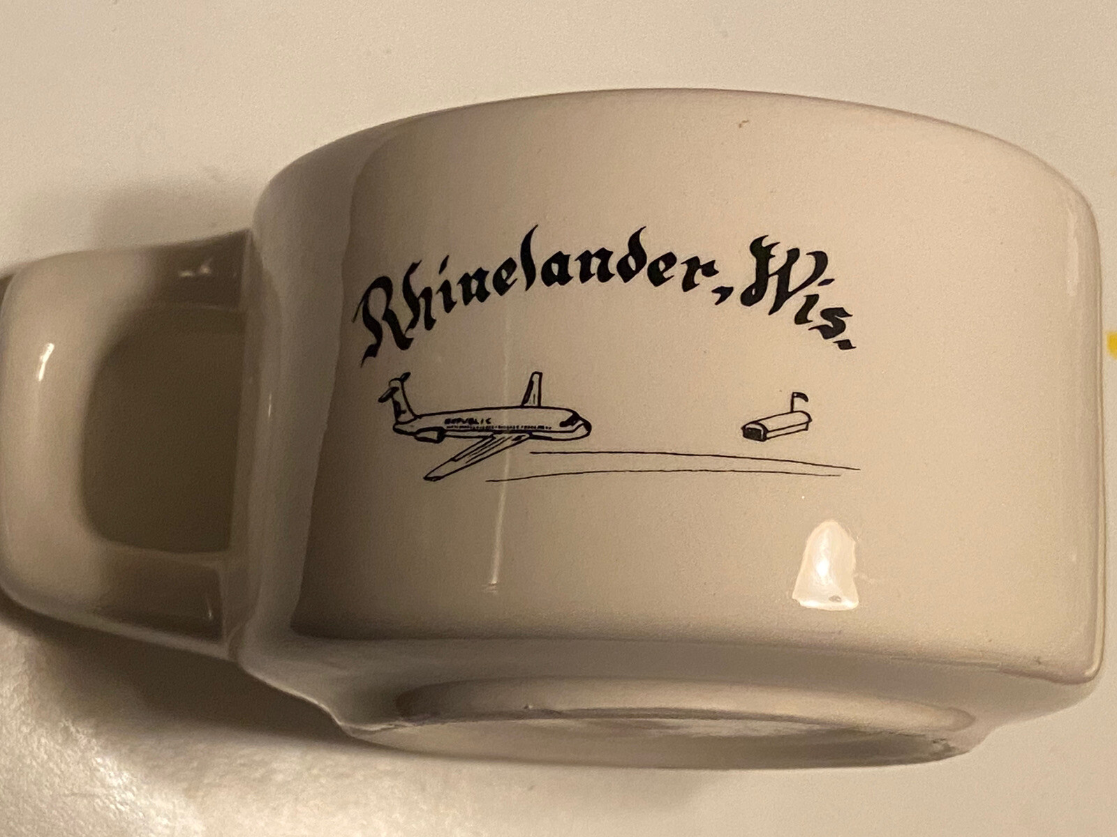 LARGE Rhinelander Wisconsin Runways Lounge & Restaurant Airplane Coffee Mug