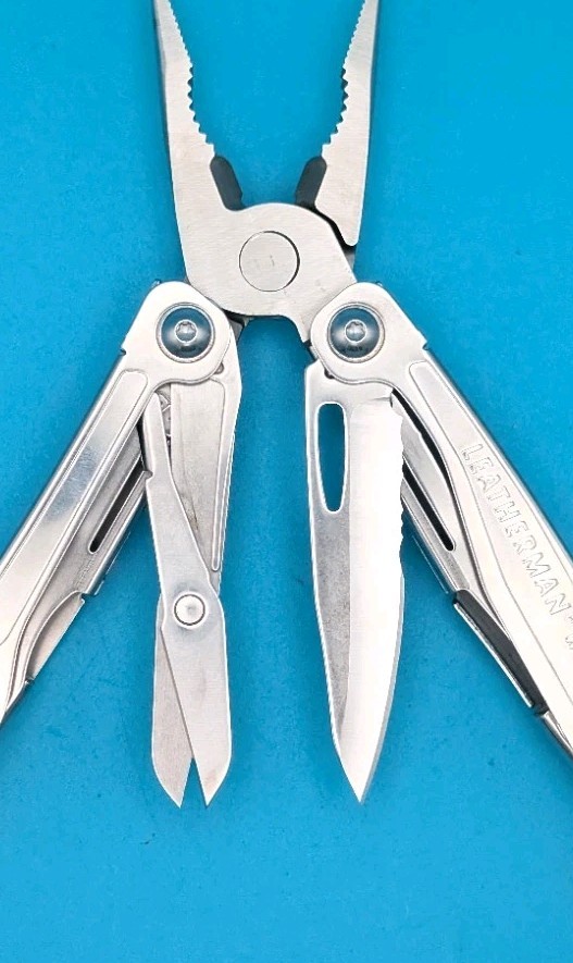 LEATHERMAN WINGMAN MULTI-TOOL! FAST SHIPPING!