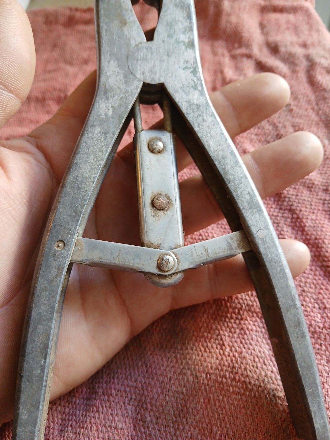 Vintage Elastrator Castration Docking Tool Aluminum Spring Pliers Made In USA