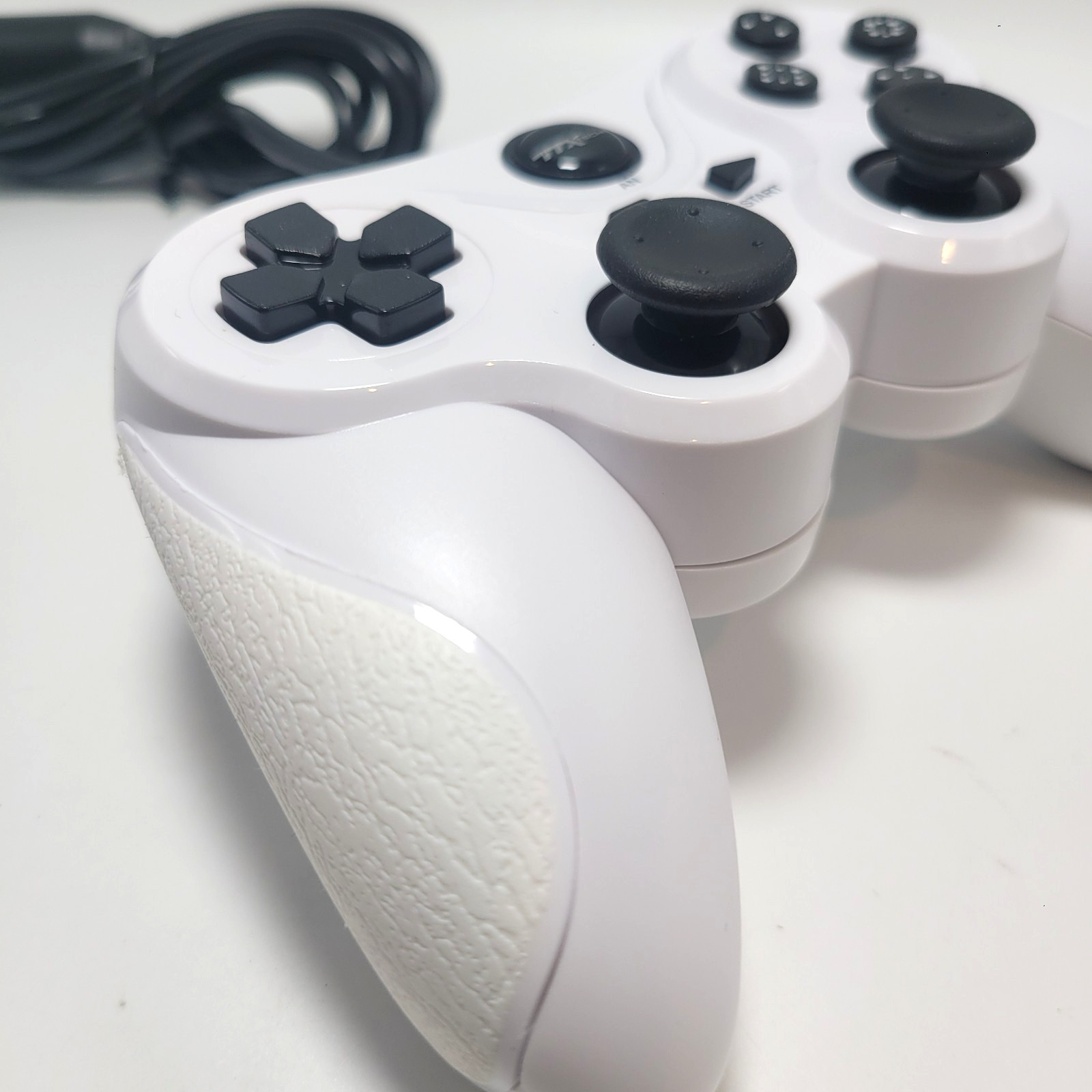 PS One / Playstation 2 / PS1 Analog Wired Controller (PSX/PS2) - White