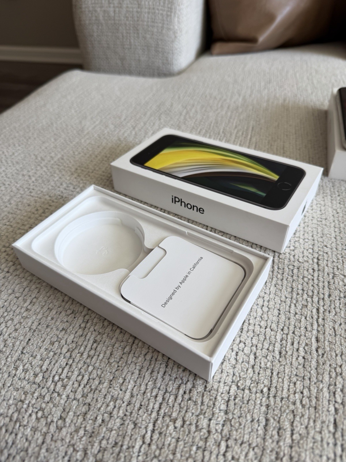 iPhone SE Box
