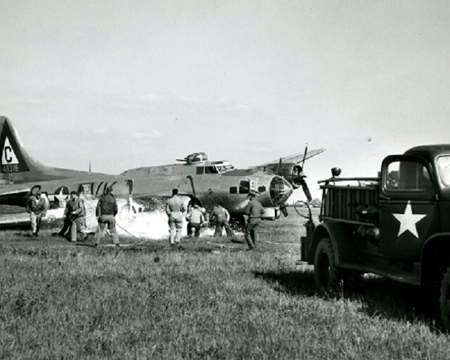 Boeing B-17G Flying Fortress Bomber crash landing WWII WW2 8x10 Photo 31b