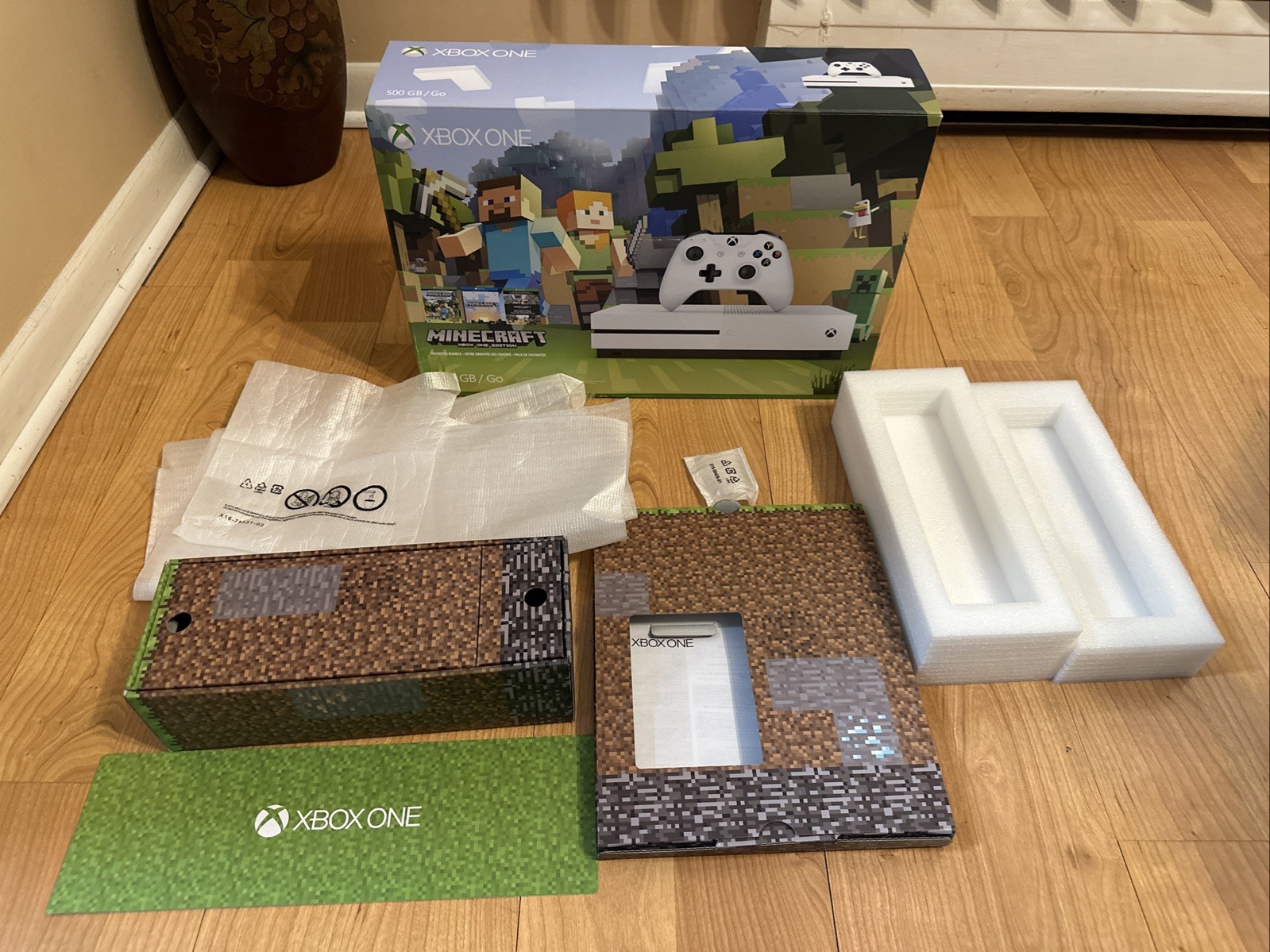 Xbox One Minecraft BOX ONLY with some Inserts