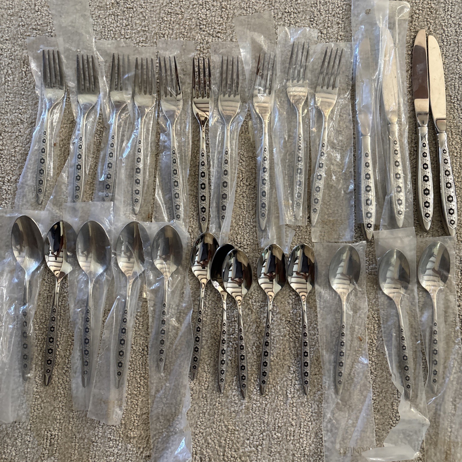 Gorham Montoro Black Accent 27 Piece Stainless Flatware 4 Place Settings Plus
