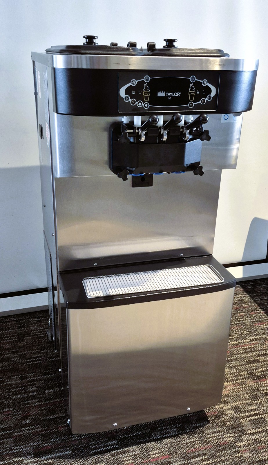 TAYLOR C713-33 SOFT SERVE ICE CREAM MACHINE 2019 MODEL WOW A MUST SEE L@@K