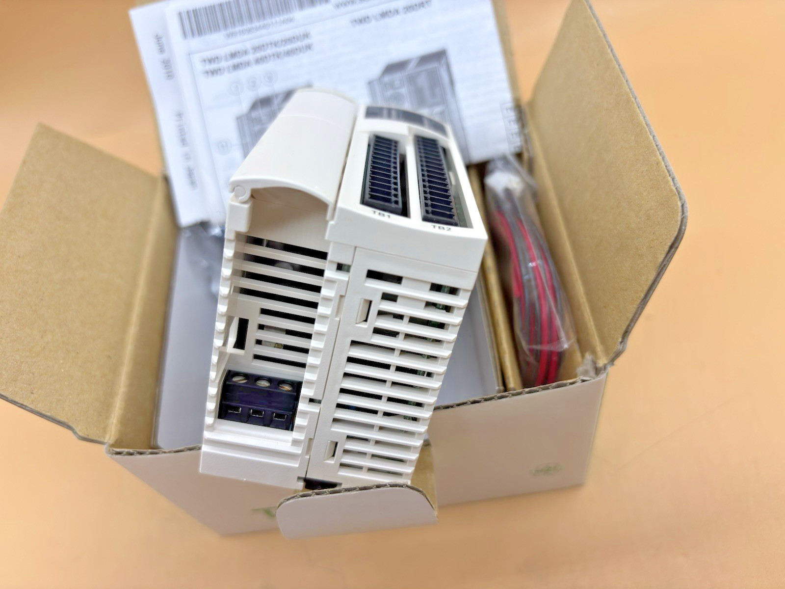 SCHNEIDER ELECTRIC TWDLMDA20DRT 12 DIGITAL INPUTS PLC BASE UNIT 24 VDC