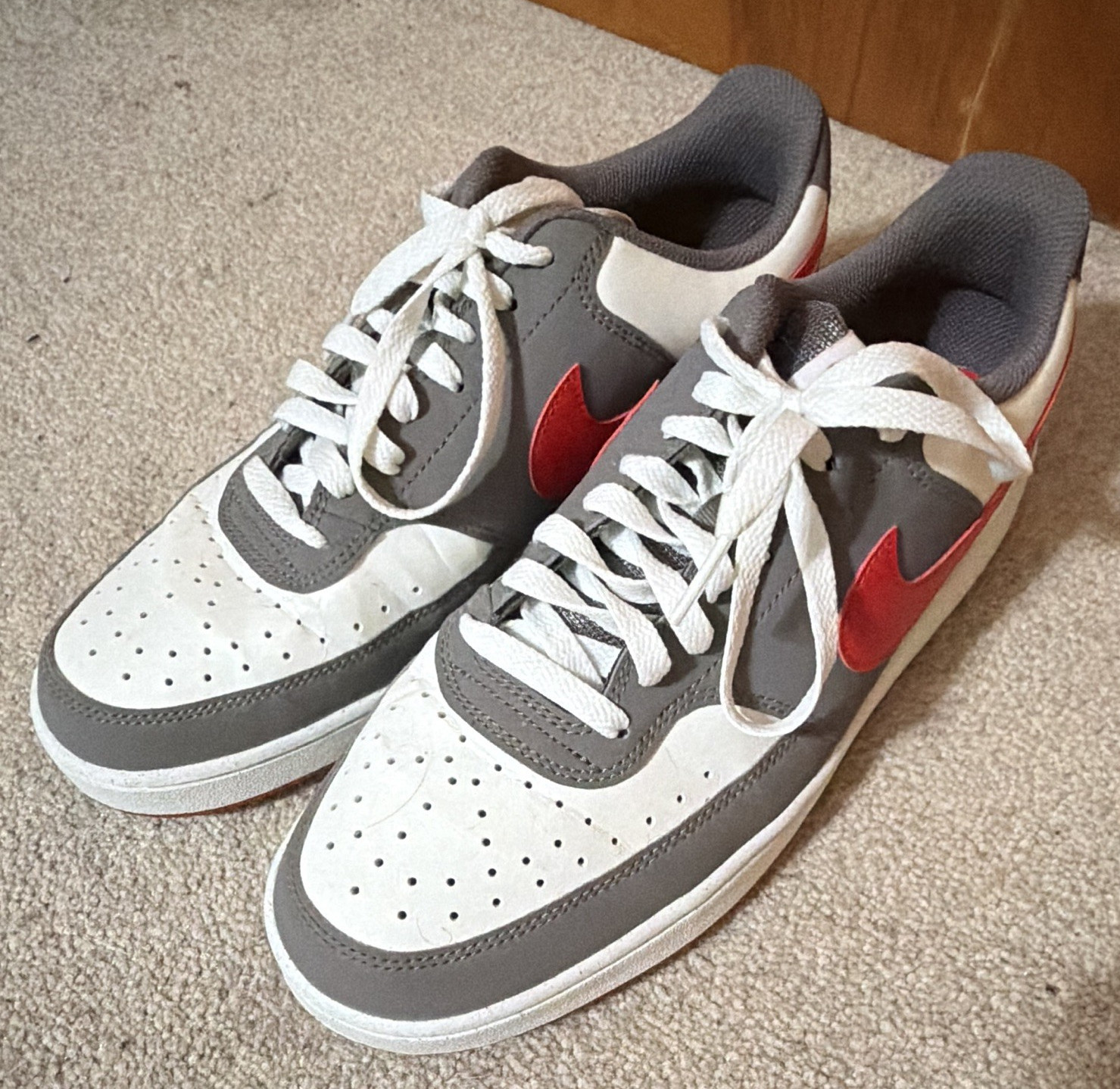 Nike Men’s Low Top Lace-Up Athletic Sneakers Gray/White/Red IM0405-101
