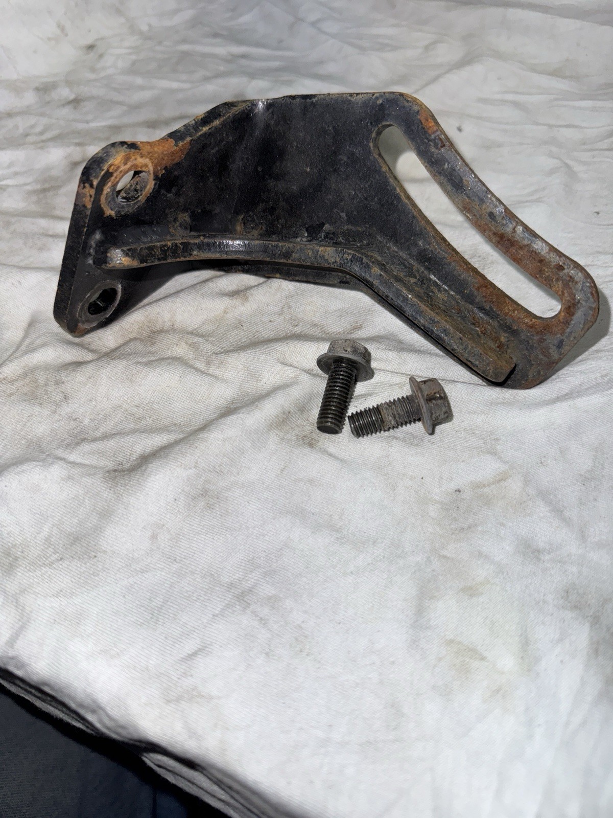 89-95 Geo Tracker/Suzuki Sidekick OEM 8v ONLY upper A/C compressor bracket