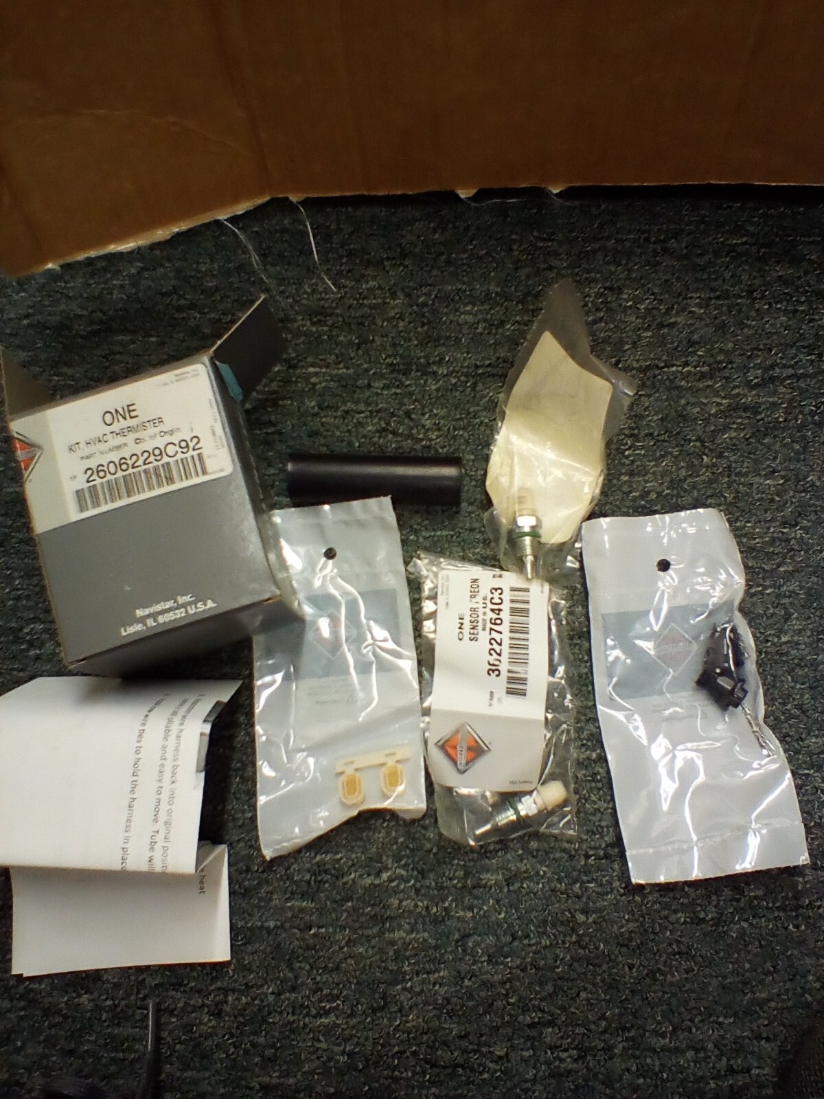 NEW International part 2606229C92 Thermister Kit Sensor