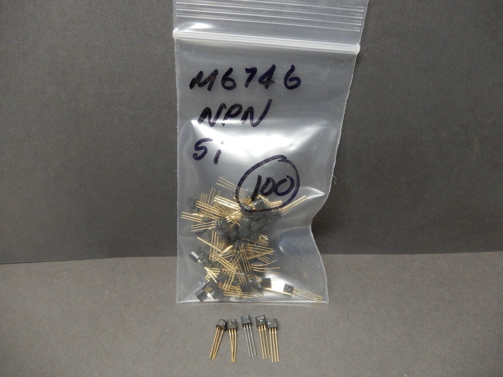 Motorola & Others 2N3877A NPN Si TO-92 Transistors (100) Wurlitzer P/N 656746