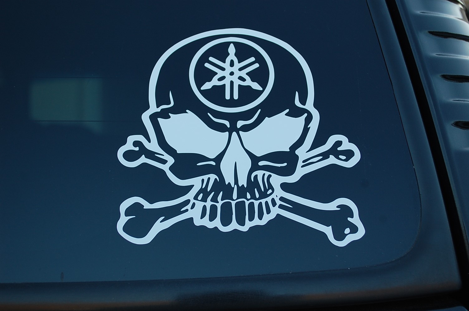 Yamaha Skull Sticker Vinyl Decal Crossbones Motorcycle Dirtbike Racing Car (V414