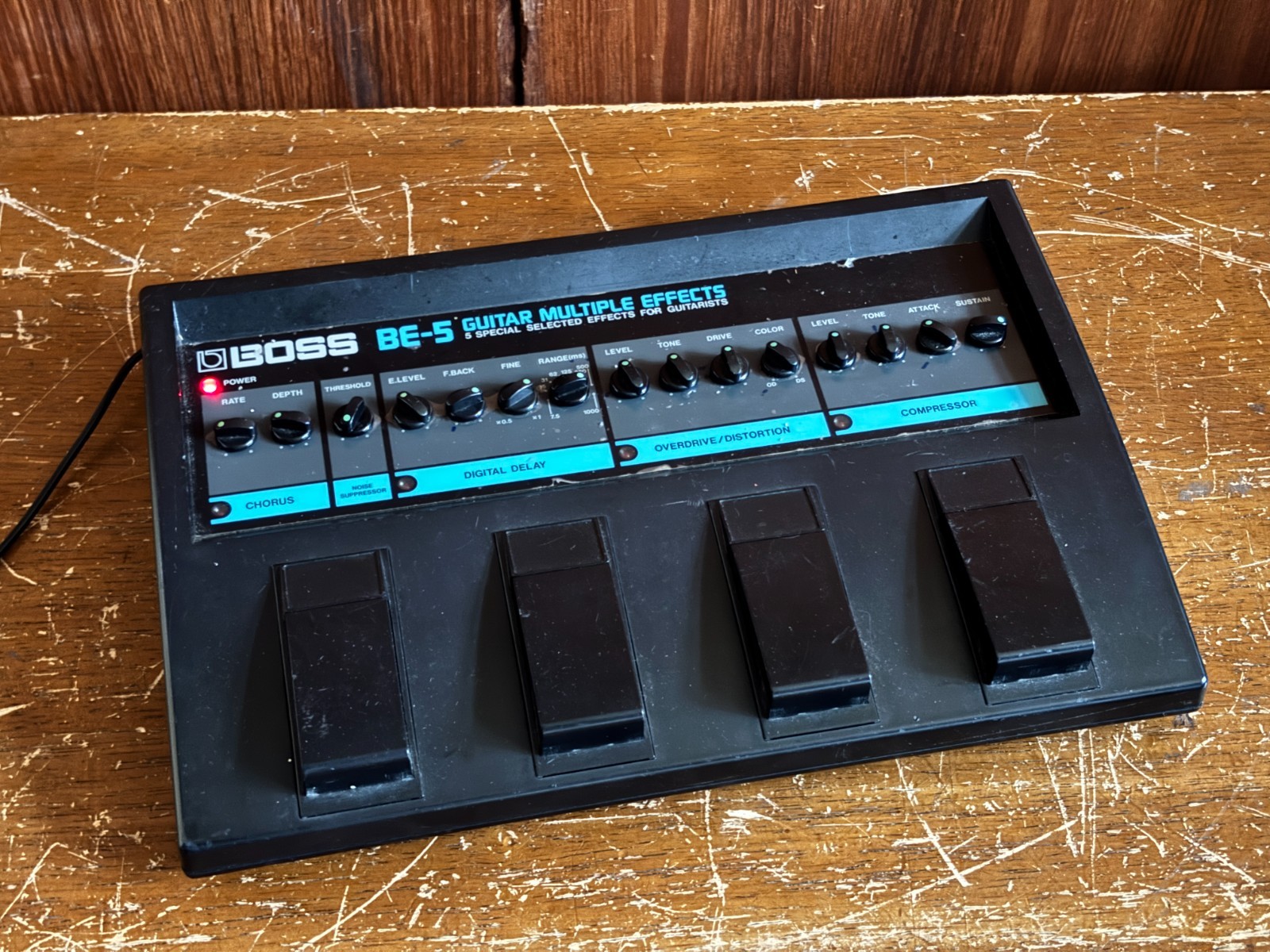 BOSS BE-5 GUITAR MULTIPLE EFFECTS w/ 100-240V power supply
