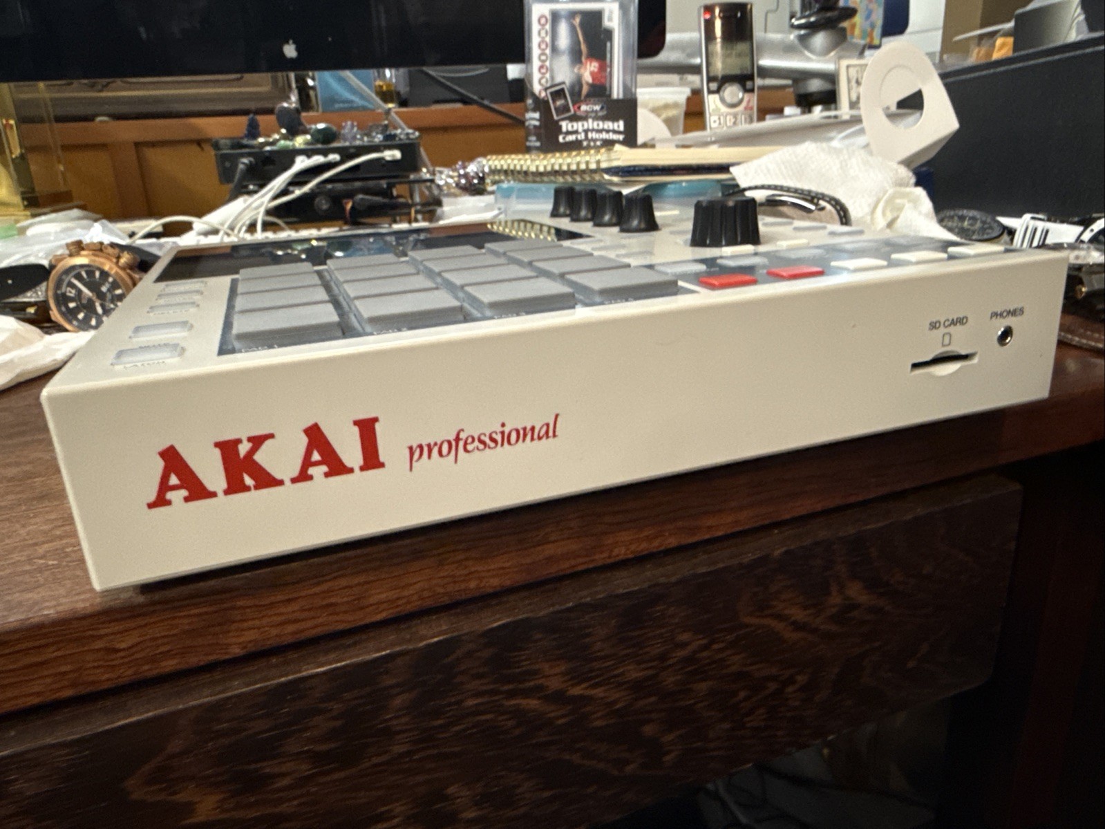 Akai Professional MPC One White Sampler & Sequencer 16-Pad - W/ Cord