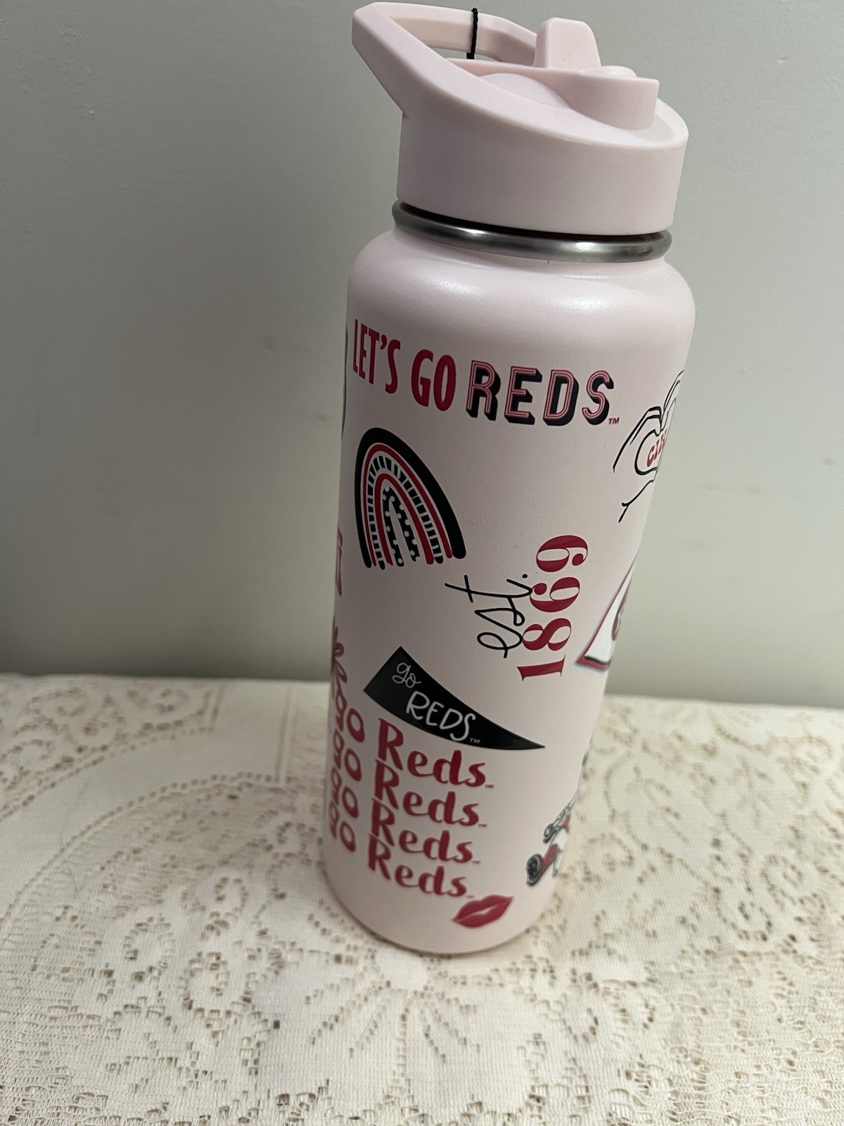 Brand New 34oz Cincinnati Reds Quencher.