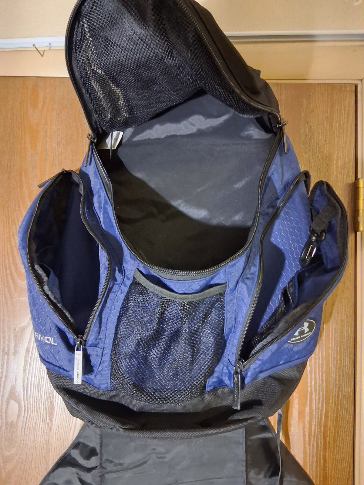 Under Armour Backpack Snowboarding Unique Hidden Flag/Seat Attached