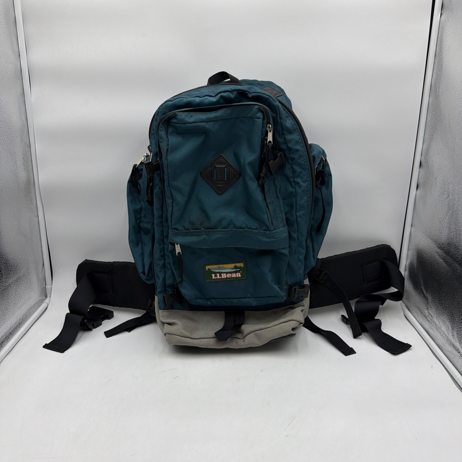 L.L. Bean Mt. Katahdin Pack Shoulder Bag Green Hiking Trail Pack Mens Nylon M847