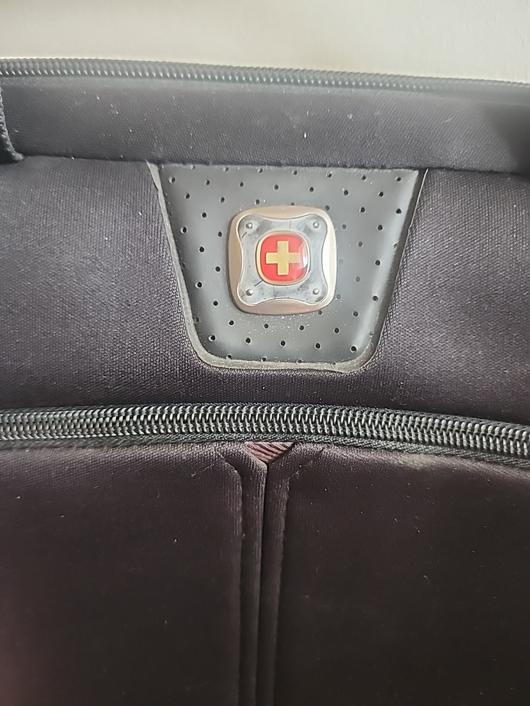 SwissGear/Wenger Sherpa laptop slimcase. This model is designed to fit...