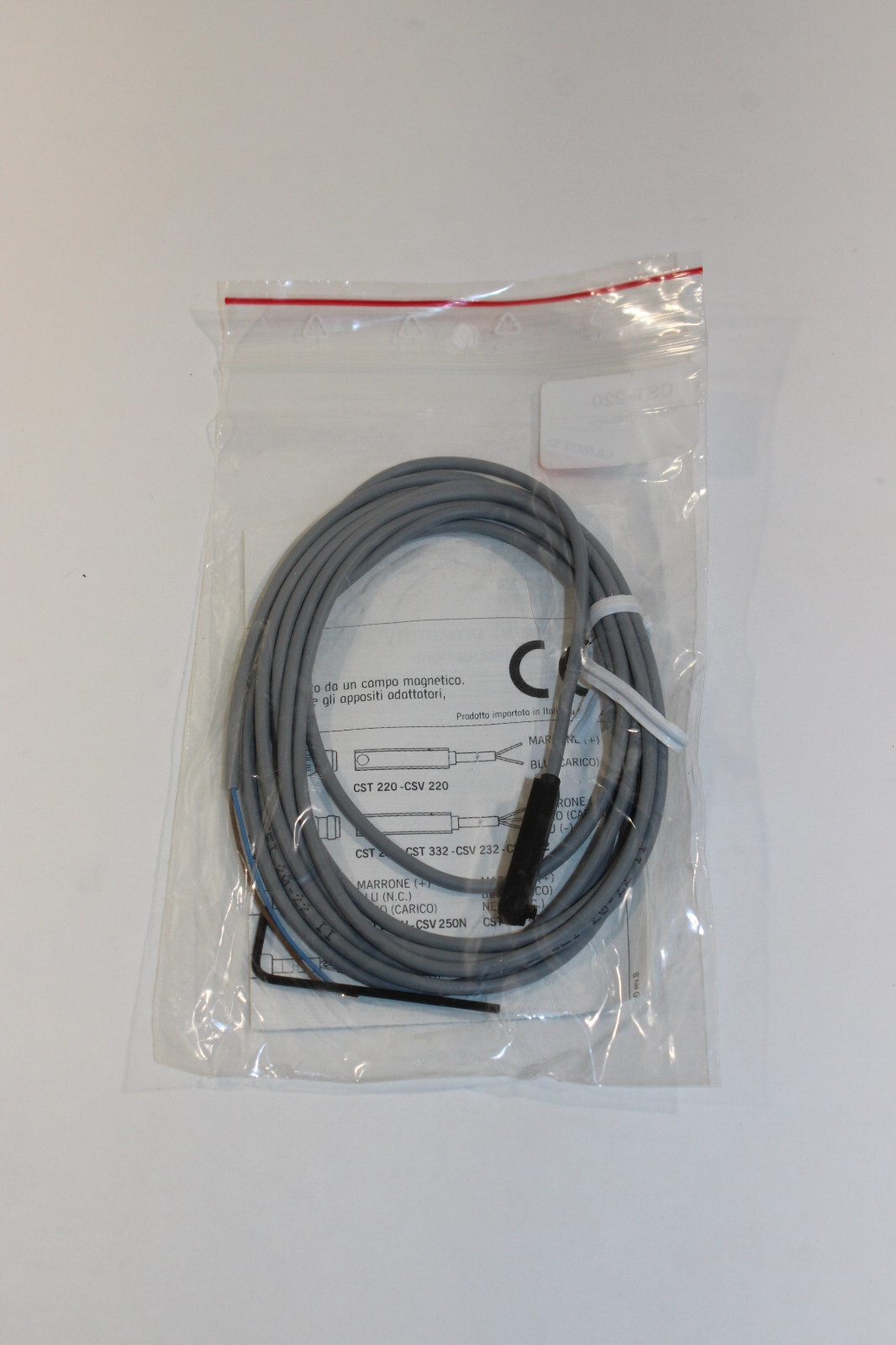 Camozzi CST-220 Magnetic proximity switch one NEW