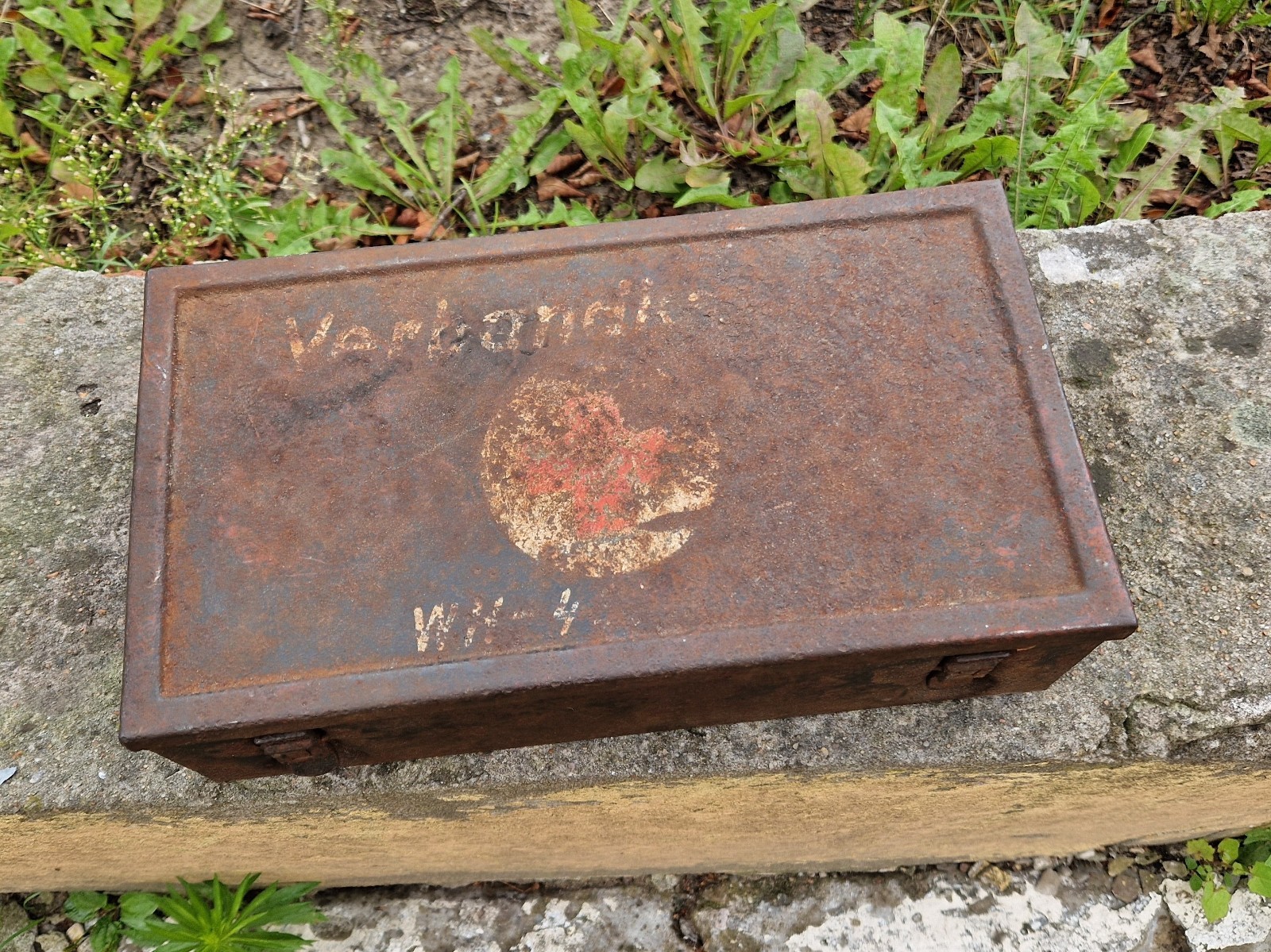 German WW2 100% Original First Aid Box Verbandkasten Pz. Vehicle/ Wehrmacht/1942