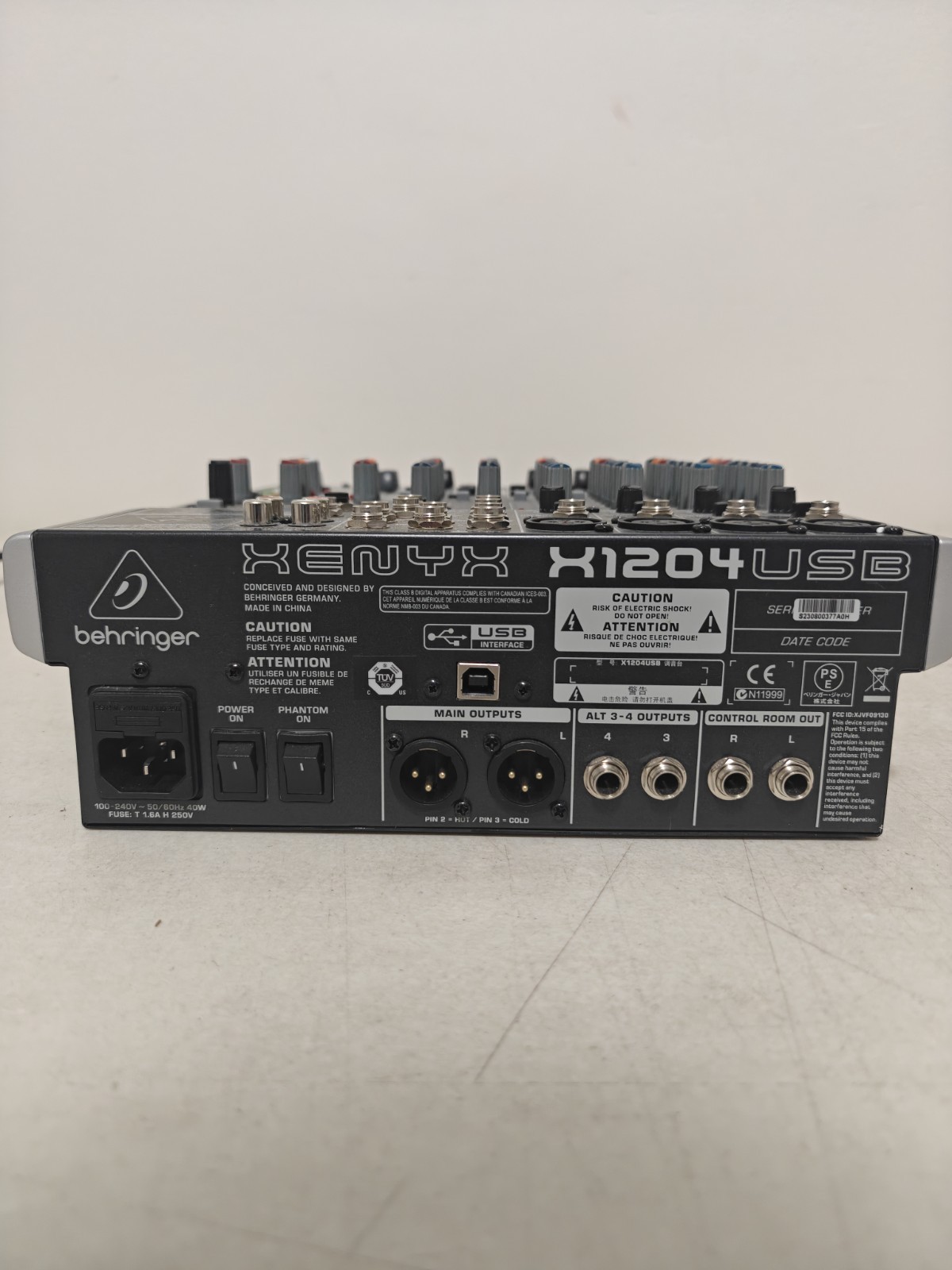 Behringer XENYX X1204USB Bus Mixer 12-Input 24Bit Multi-FX Processor