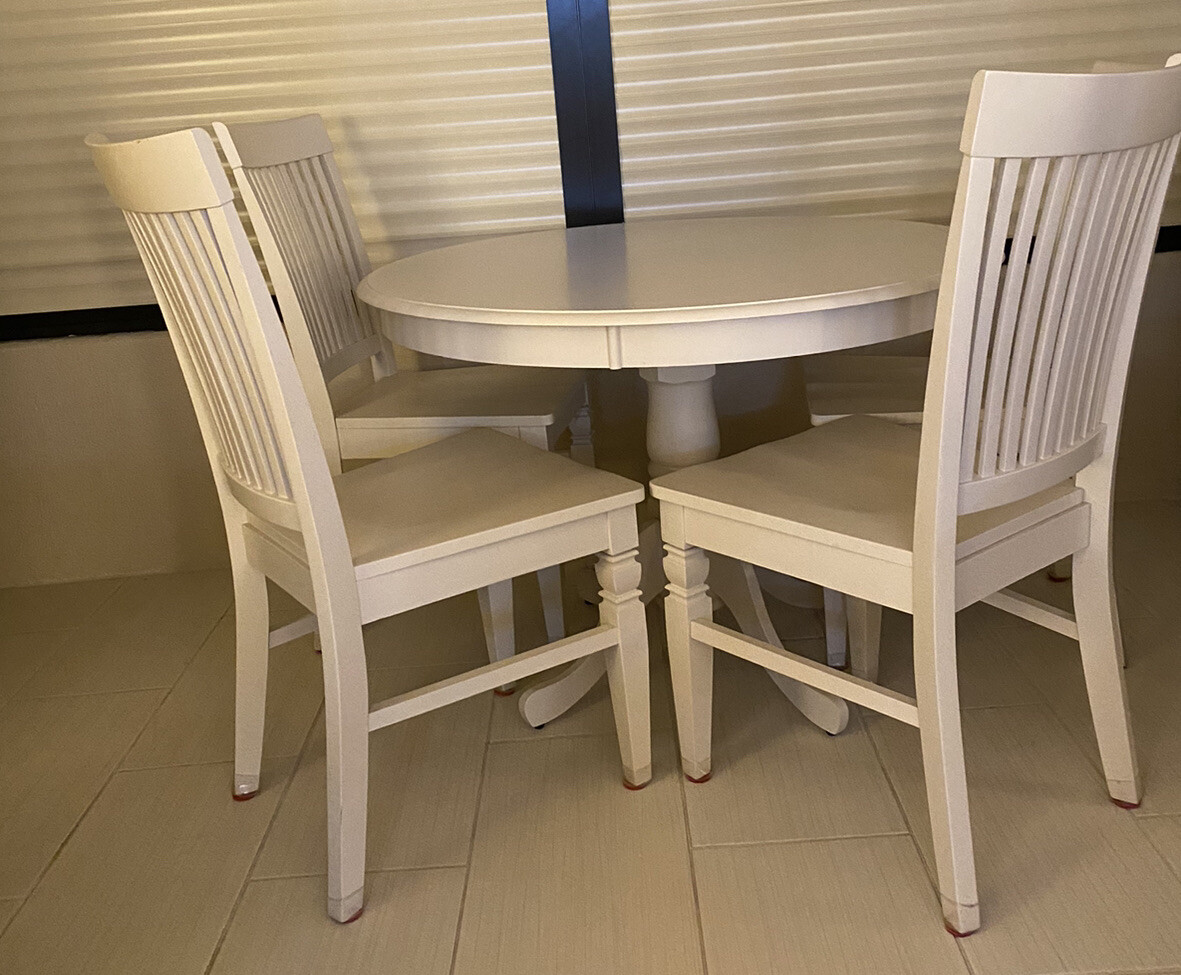 Excellent Condition, Rarely Used, round dining table set for 4, White, Wooden