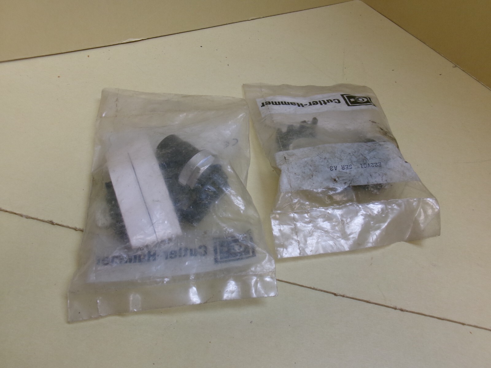 Cutler Hammer EE22VG1 Ser A2 3-Position Maintained Selector Switch, Lot of 2
