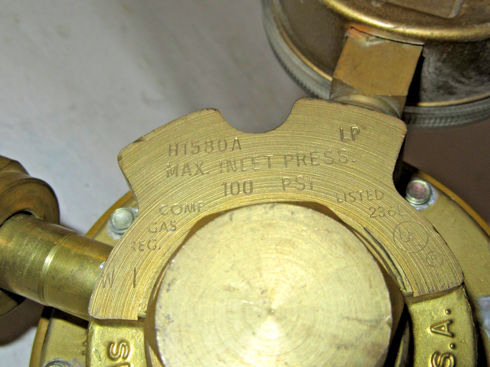 SMITH H1510A LP COMPRESSED GAS REGULATOR W/GAUGE & CONCOA FLASHBACK ARRESTOR
