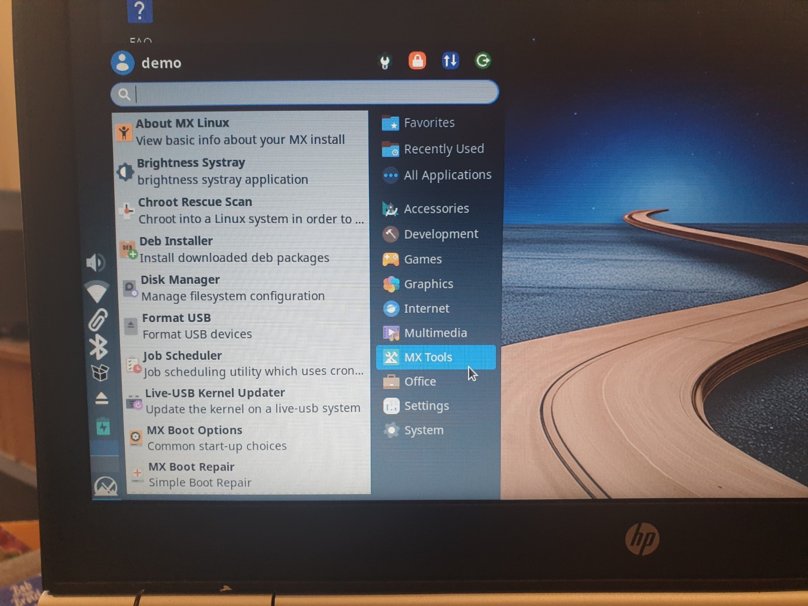 Linux MX V25.2, Xfce, 64-bit, Bootable Live and Install USB Flash Drive