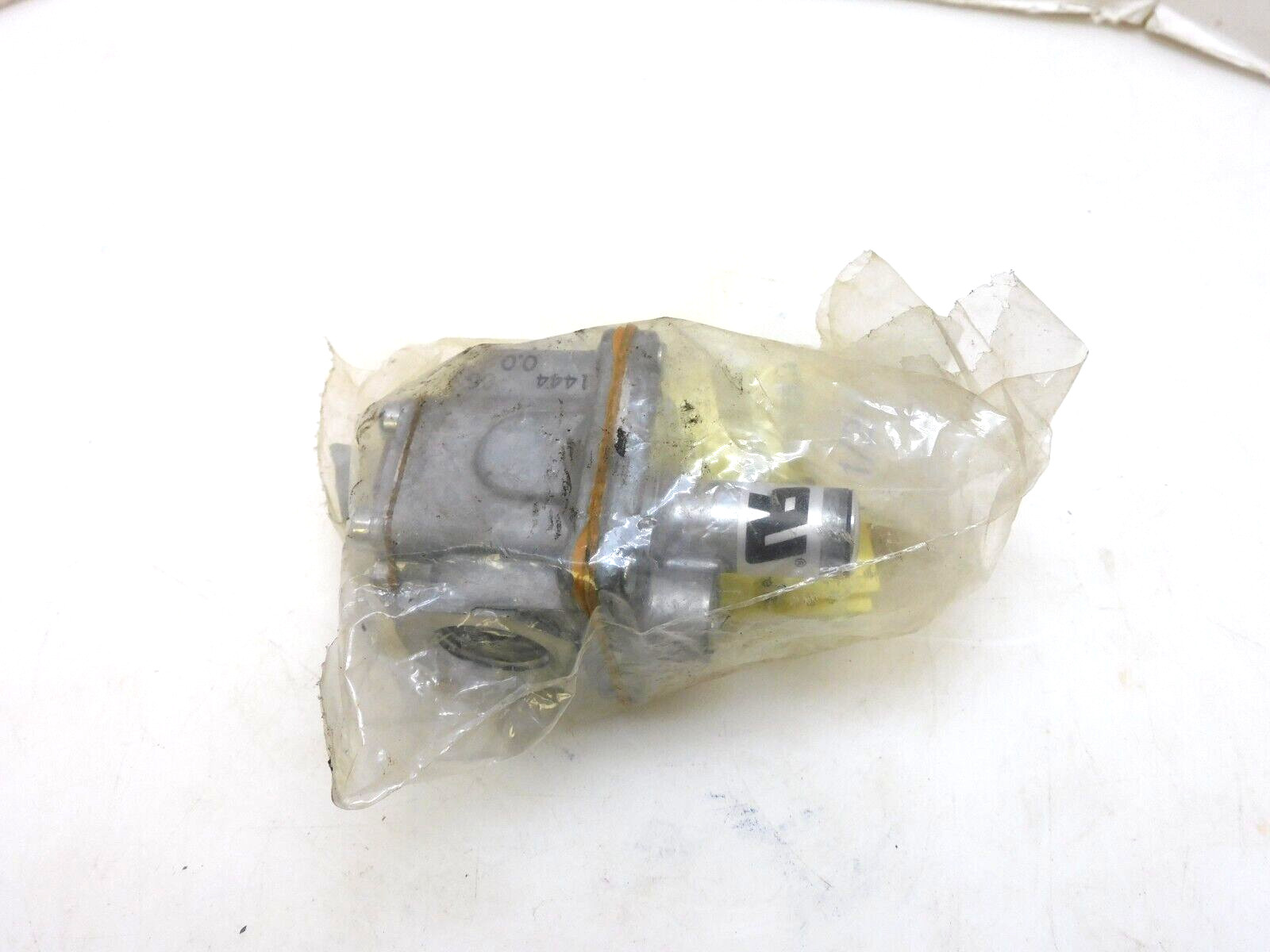 MAXITROL R400Z-1/2 GAS REGULATOR 1/2PSIG PO-1.5"-1" 1/2"NPT R400Z
