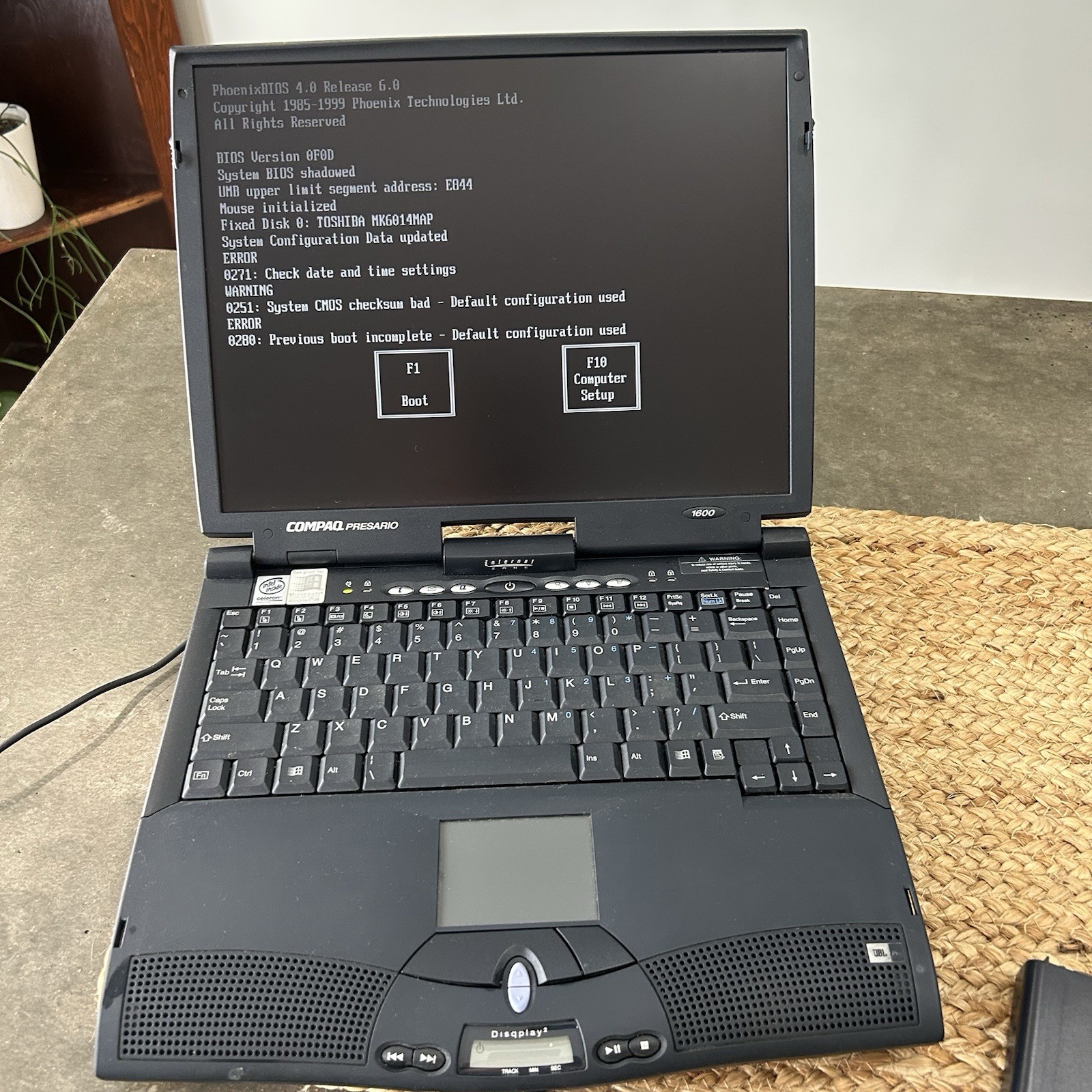 Compaq Presario 1600 Vintage Laptop Turns On Not Tested Further