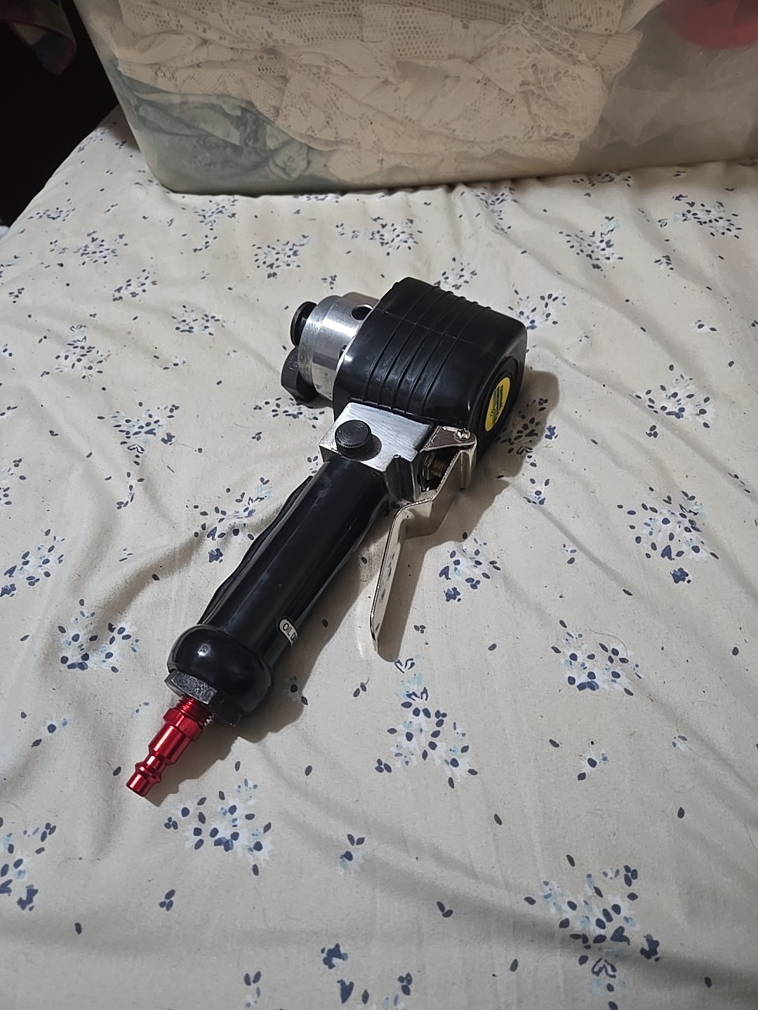 Central Pneumatic 6" Dual Action Air Sander (46446)