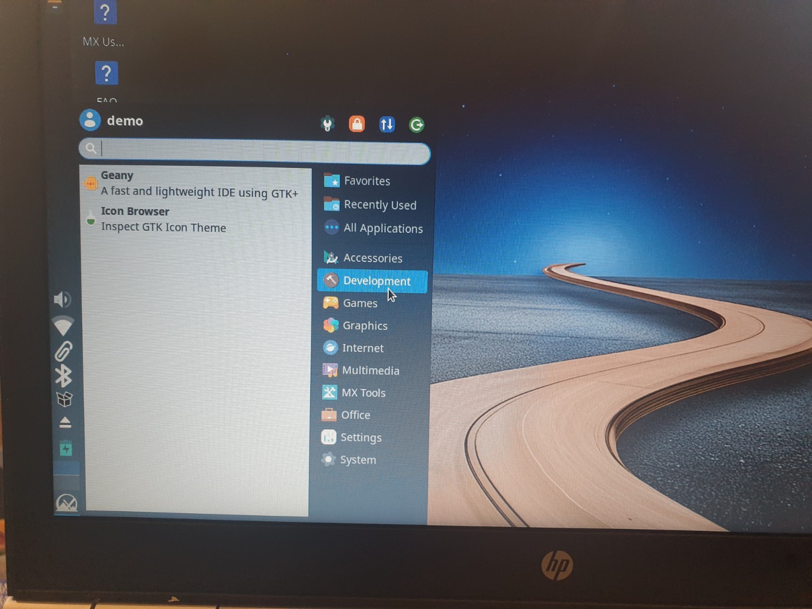 Linux MX V25.2, Xfce, 64-bit, Bootable Live and Install USB Flash Drive