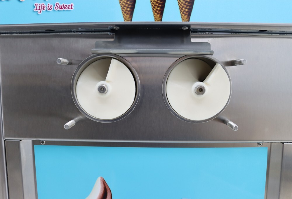 3 Flavors Soft Ice Cream Machine 20-30L/h Output Capacity LCD Display Controller