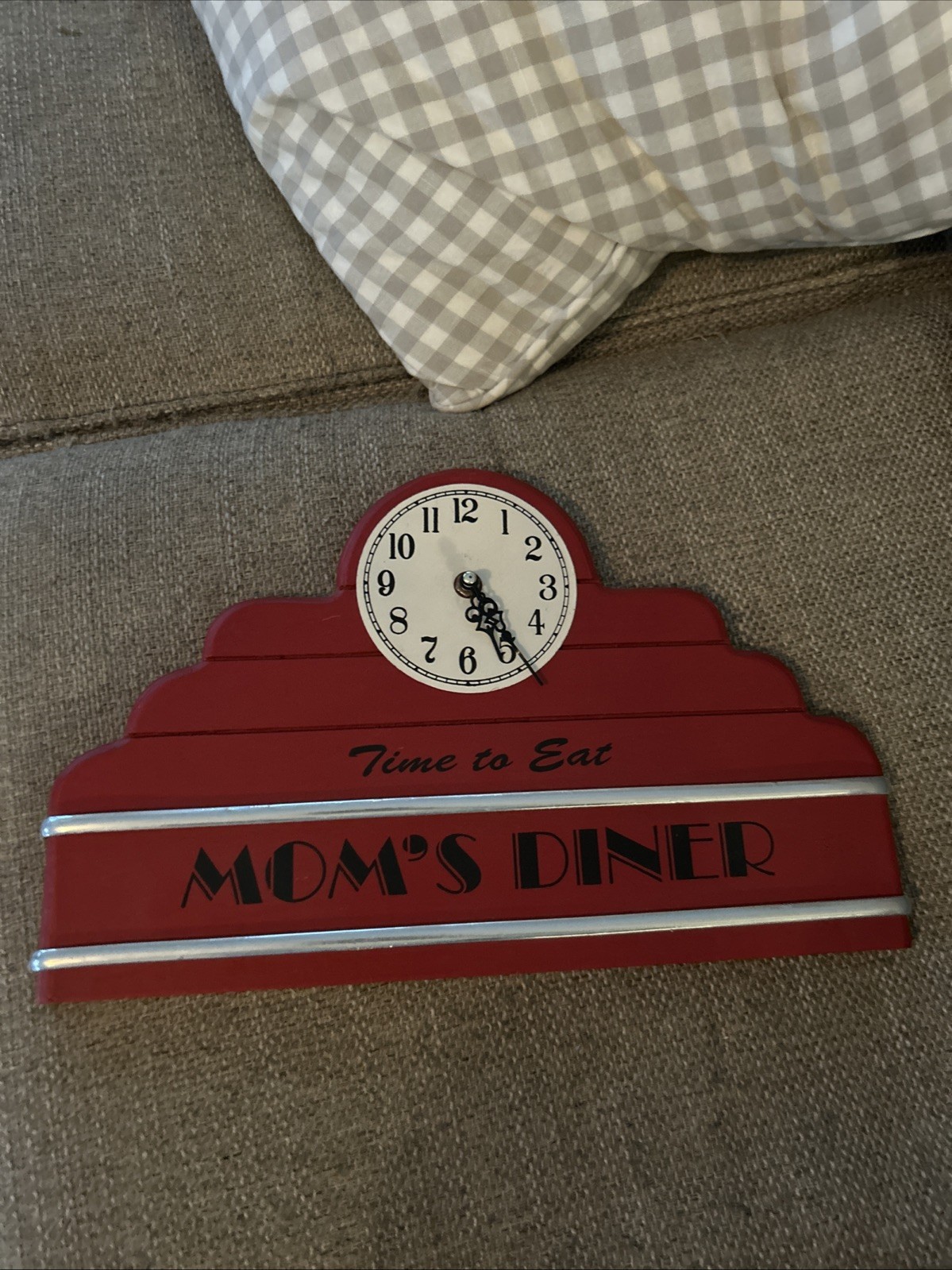 Time To eat. Moms Diner Clock