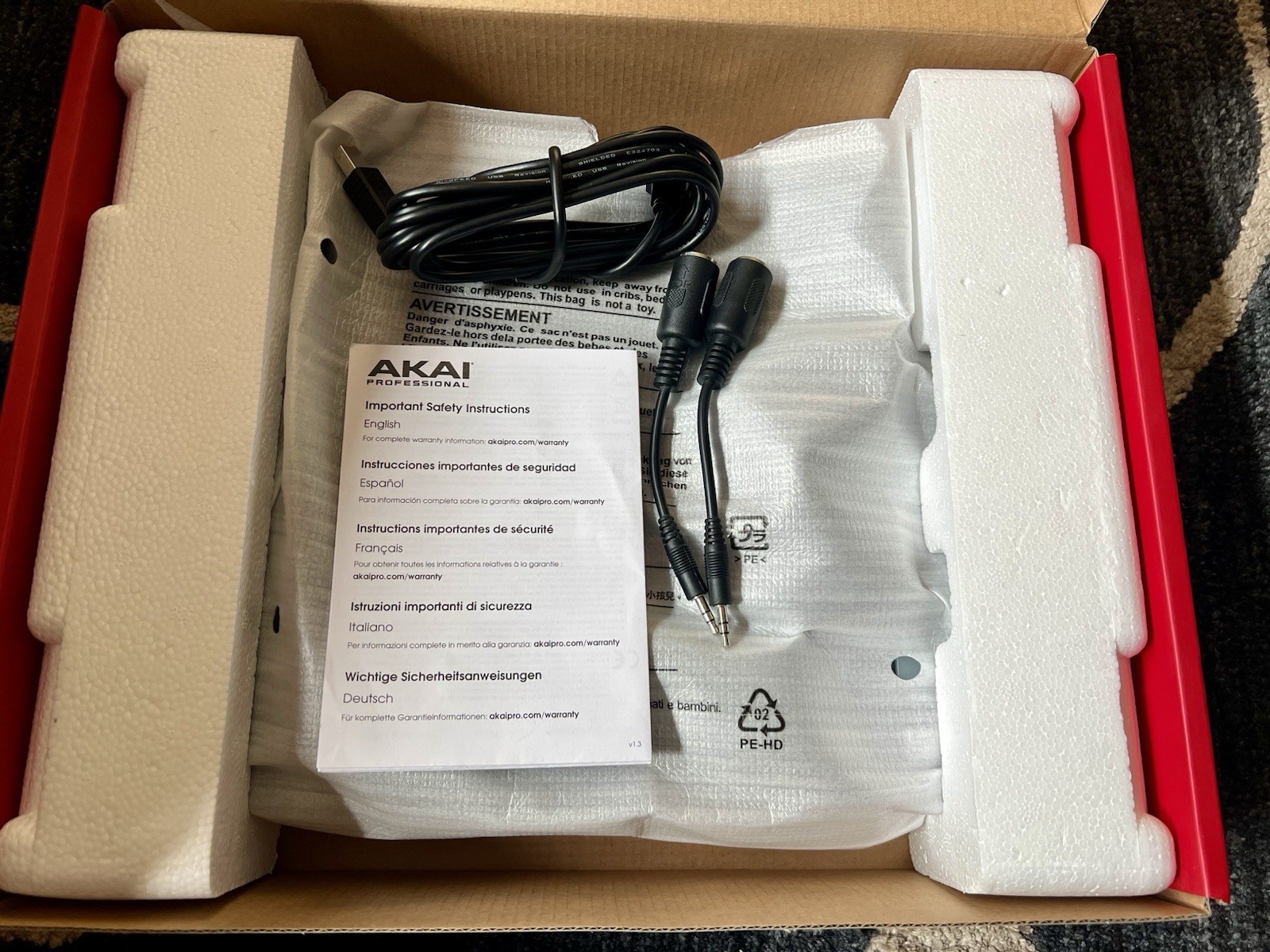AKAI PROFESSIONAL MPD 226 MMINI PAD MIDI CONTROLLER GREAT CONDITION IN BOX!!!