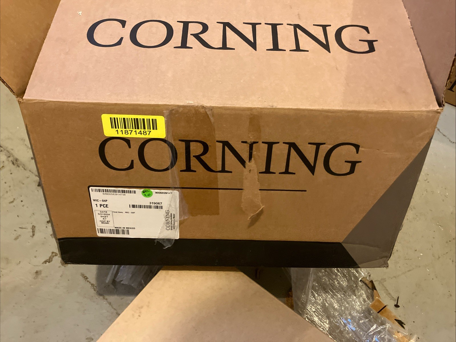 CORNING WIC-04P Wall-Mountable Interconnect Center Holds 4 CCH Connector Panels