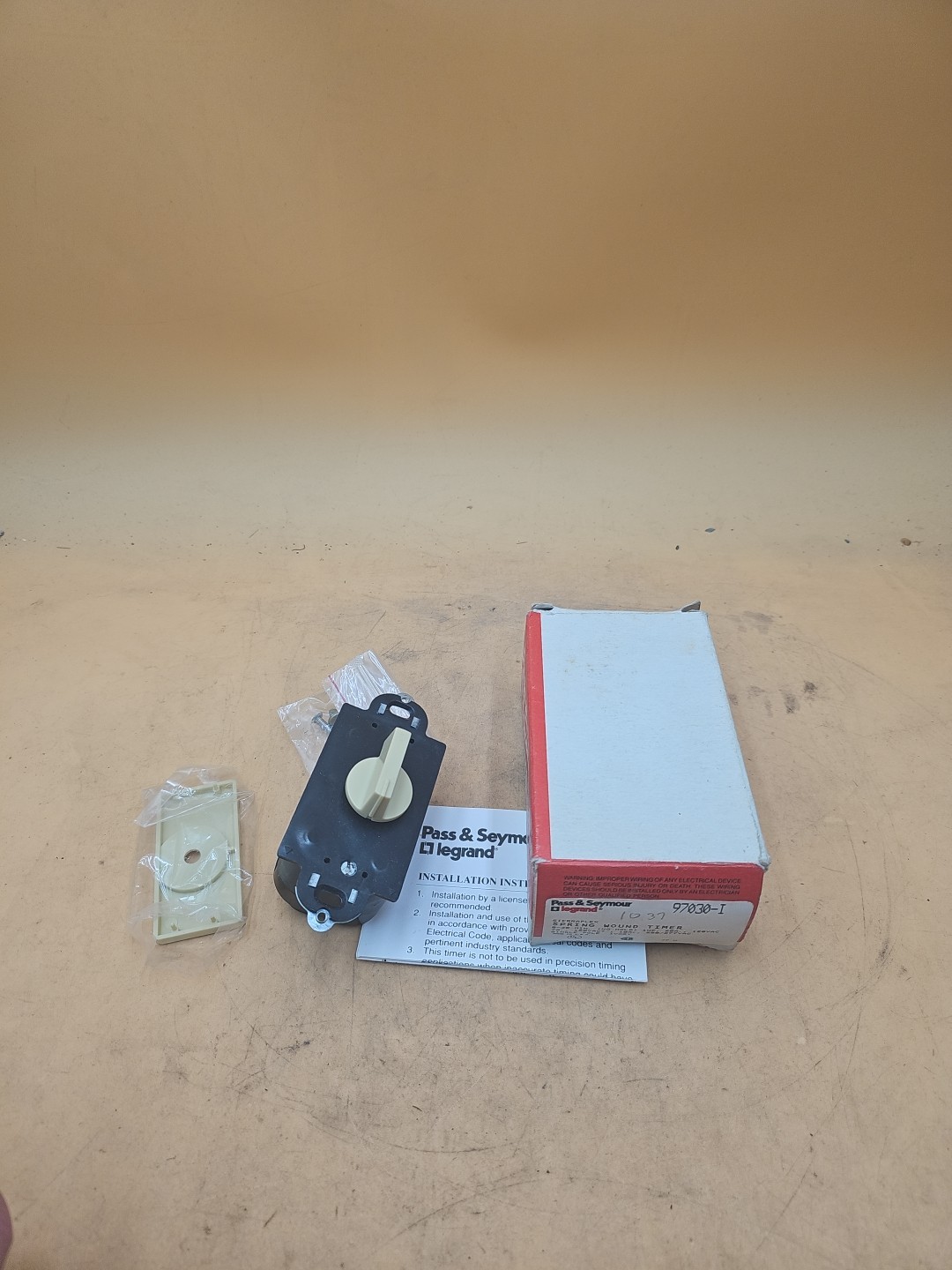 Pass & Seymour 97030-I  30 Minute Sp4ing Wound Timer. Ivory