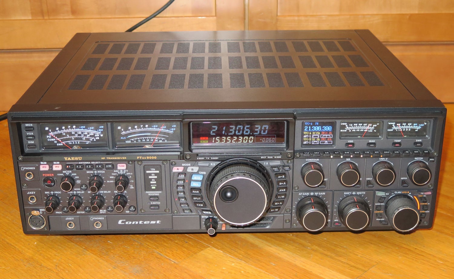 Yaesu FTDX-9000 Contest 200-watt HF 1.8-50MHz Amateur HAM Radio Transceiver