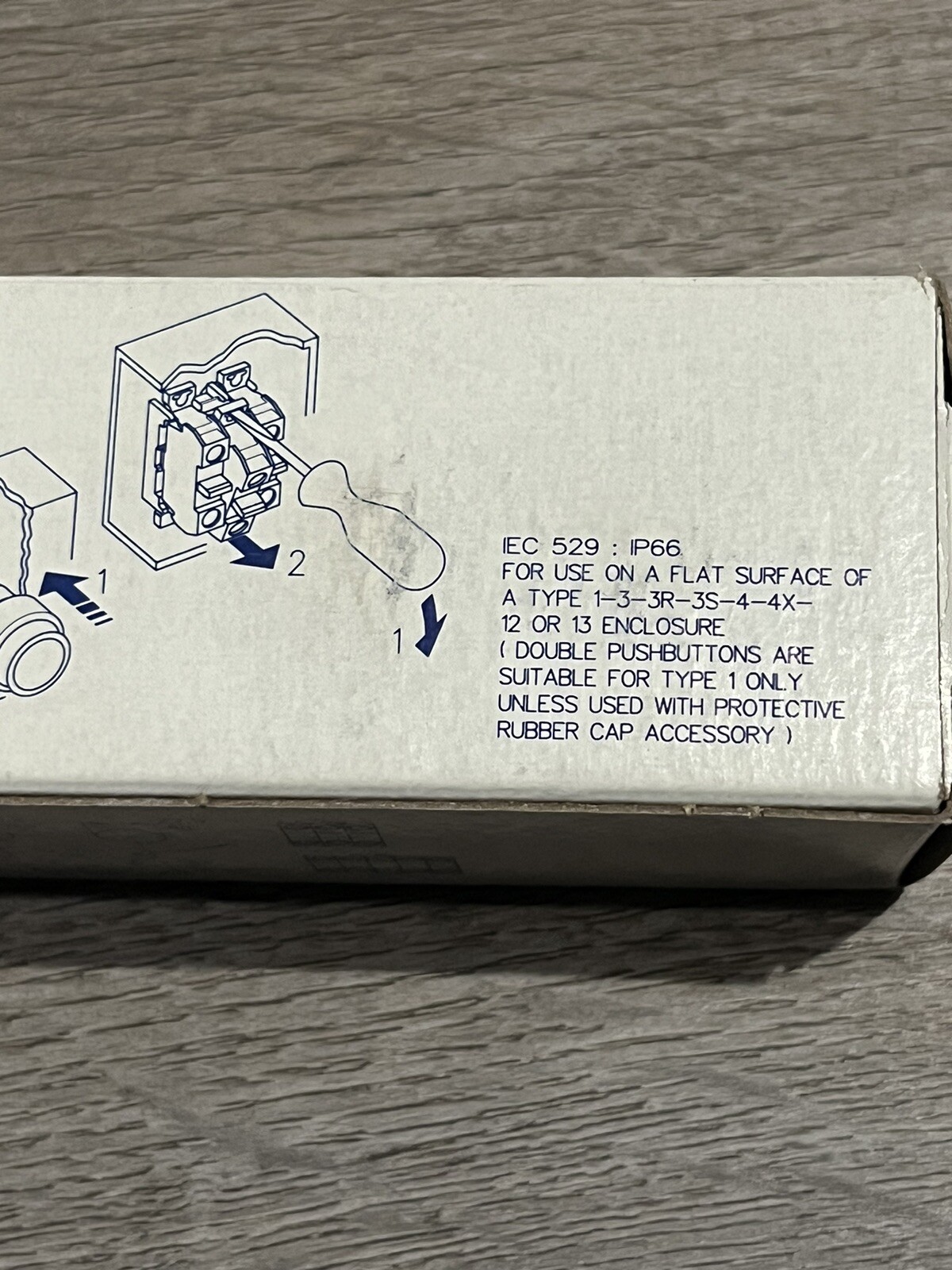 NEW General Electric P9XSCZOH38 C-2000 2-Position Keyed Selector Switch