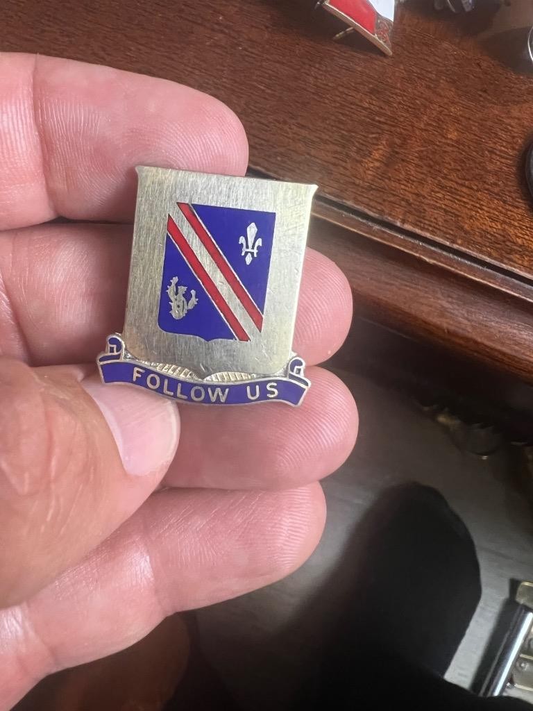 Military DUI Crest Badge Pin Army 152nd Intantry Regiment (H2025H)