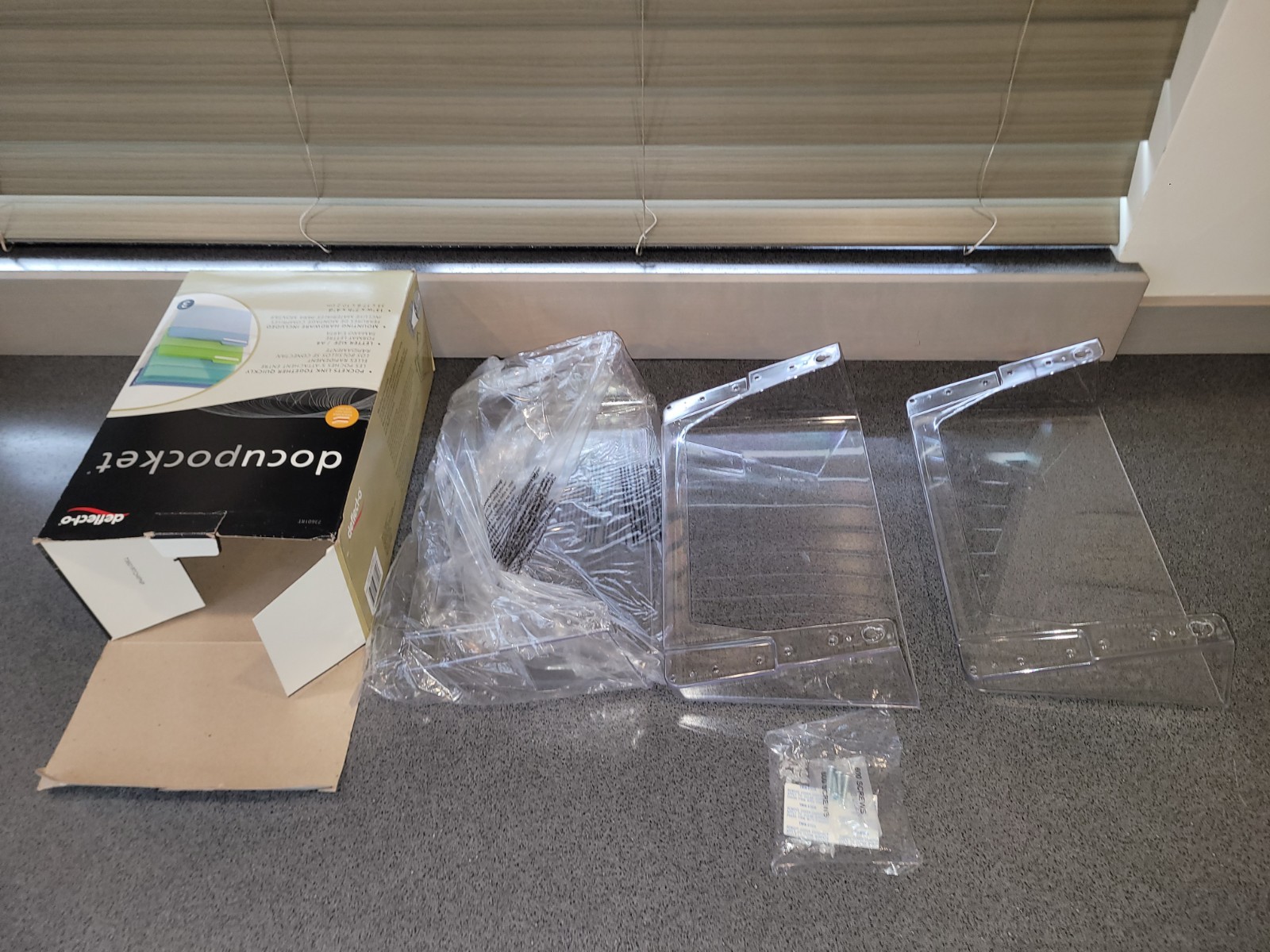 Deflecto DocuPocket Wall Mount File Holder 3 Pocket Letter Size Clear NEW NIB