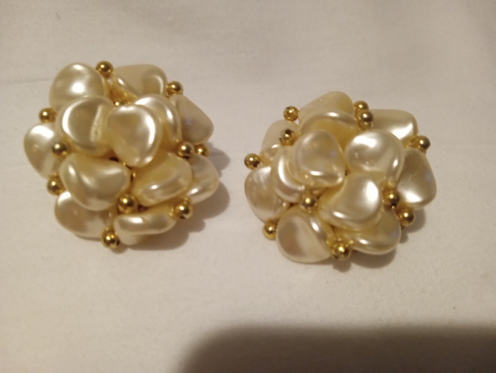 Vintage Gold Tone White Pebble Cluster Clip On Earrings 1 1/8 Inches Please Read