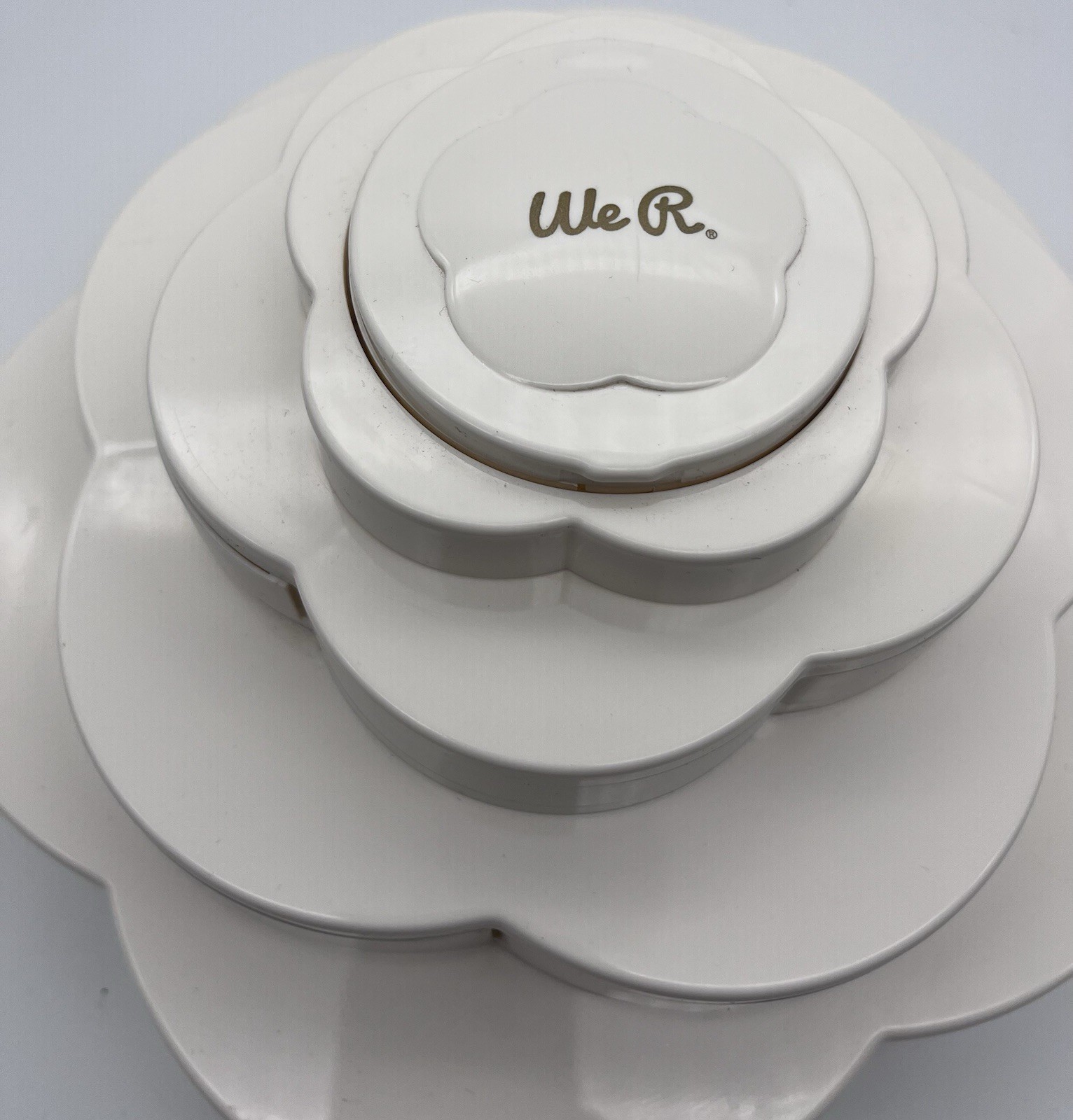 We R Memory Keepers Cream Plastic Storage Case Bloom Design Twists Open & Closed