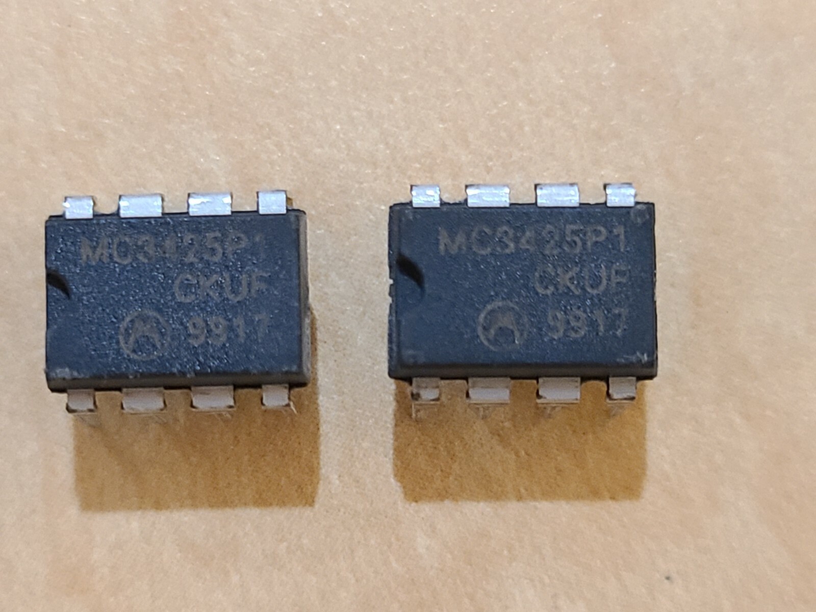 Lot of 2 MOTOROLA MC3425P1 POWER SUPPLY SUPERVISORY PROTECTION 8 PIN DIP