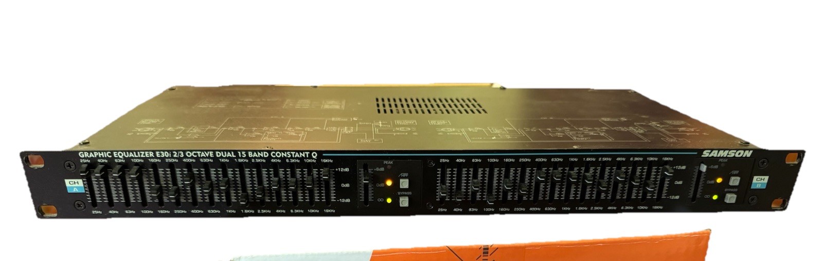 Samson E30, 2/3 Octave Stereo 15 Band Graphic Equalizer, Rack Mounting
