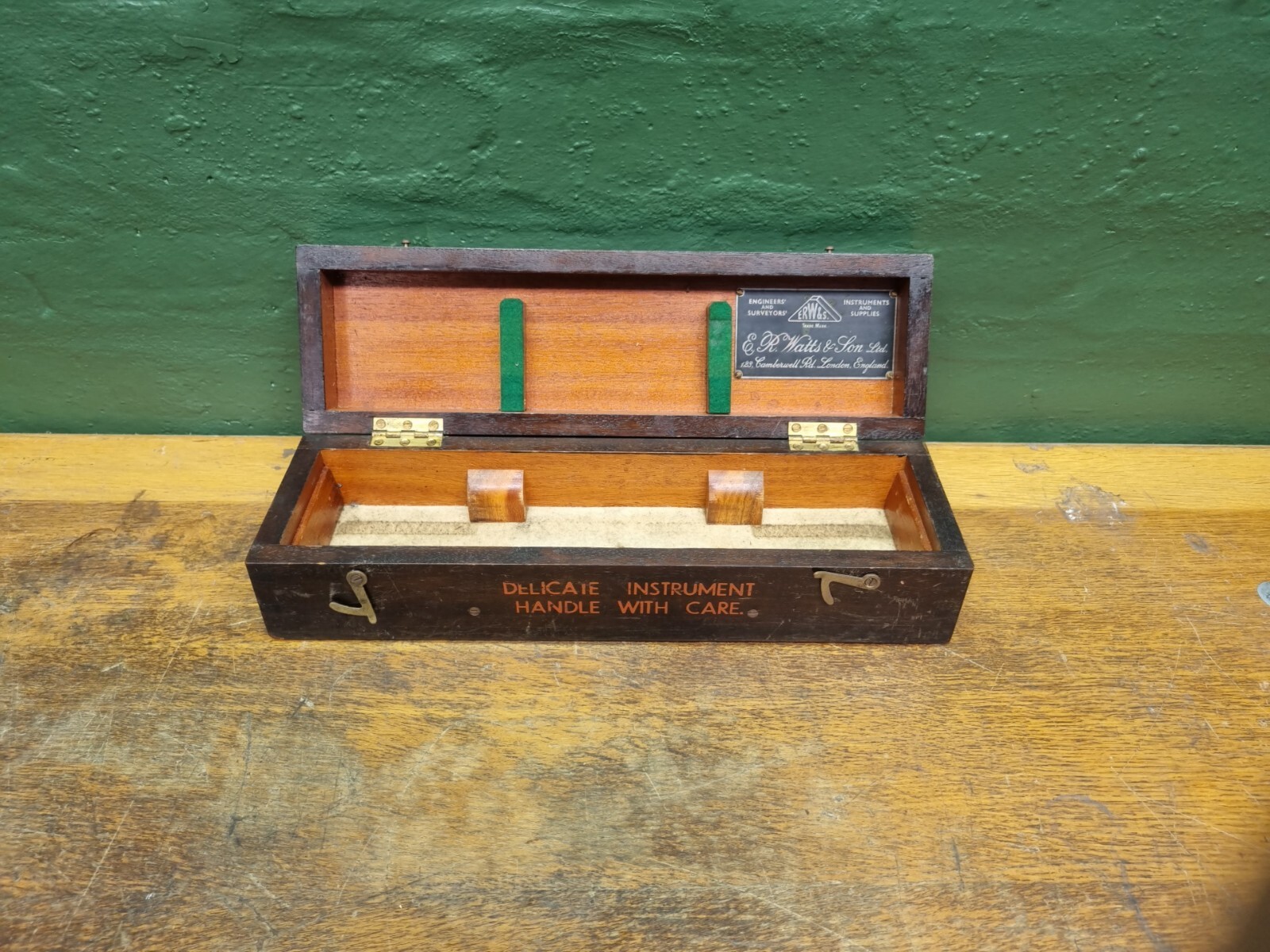 ERW&S E.R.WATTS & SONS SURVEYORS SPIRIT LEVEL BOX ONLY VINTAGE DISPLAY CURIOSITY