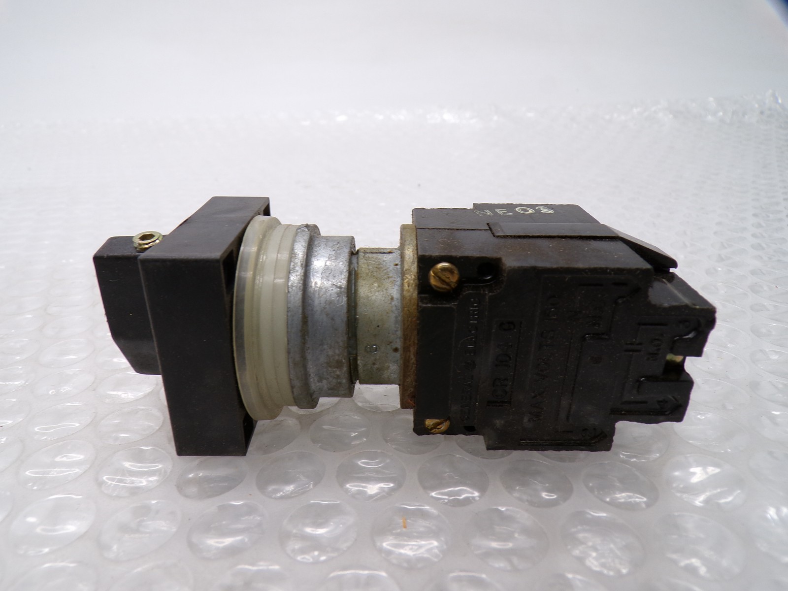 GENERAL ELECTRIC CR104MB62202 SELECTOR SWITCH NSMP