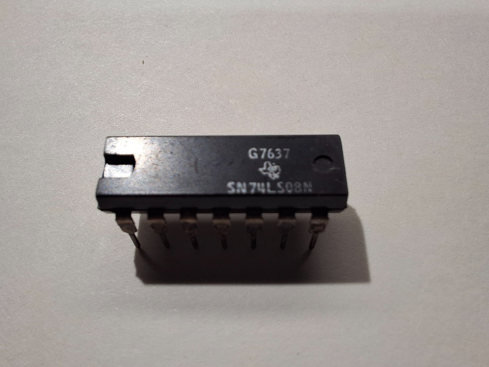 Texas Instruments SN74S08N quadruple 2-input AND gate, see description
