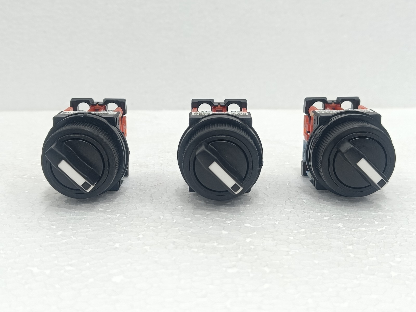 FUJI AR30PR-3 3 POSITION SELECTOR SWITCH LOT OF 3 INDUSTRIAL CONTROL 30MM JAPAN