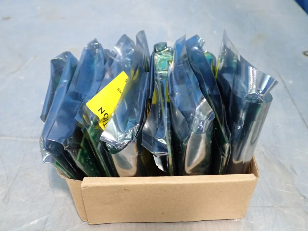 EATON  DXG-EXT-3RO RELAY OUTPUT CARD   10210123200